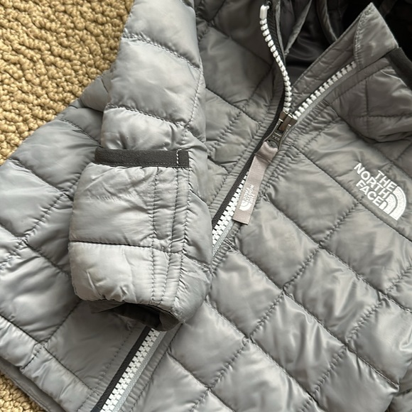 Baby  The North Face Jacket size 3-6 MTHS - Picture 3 of 5